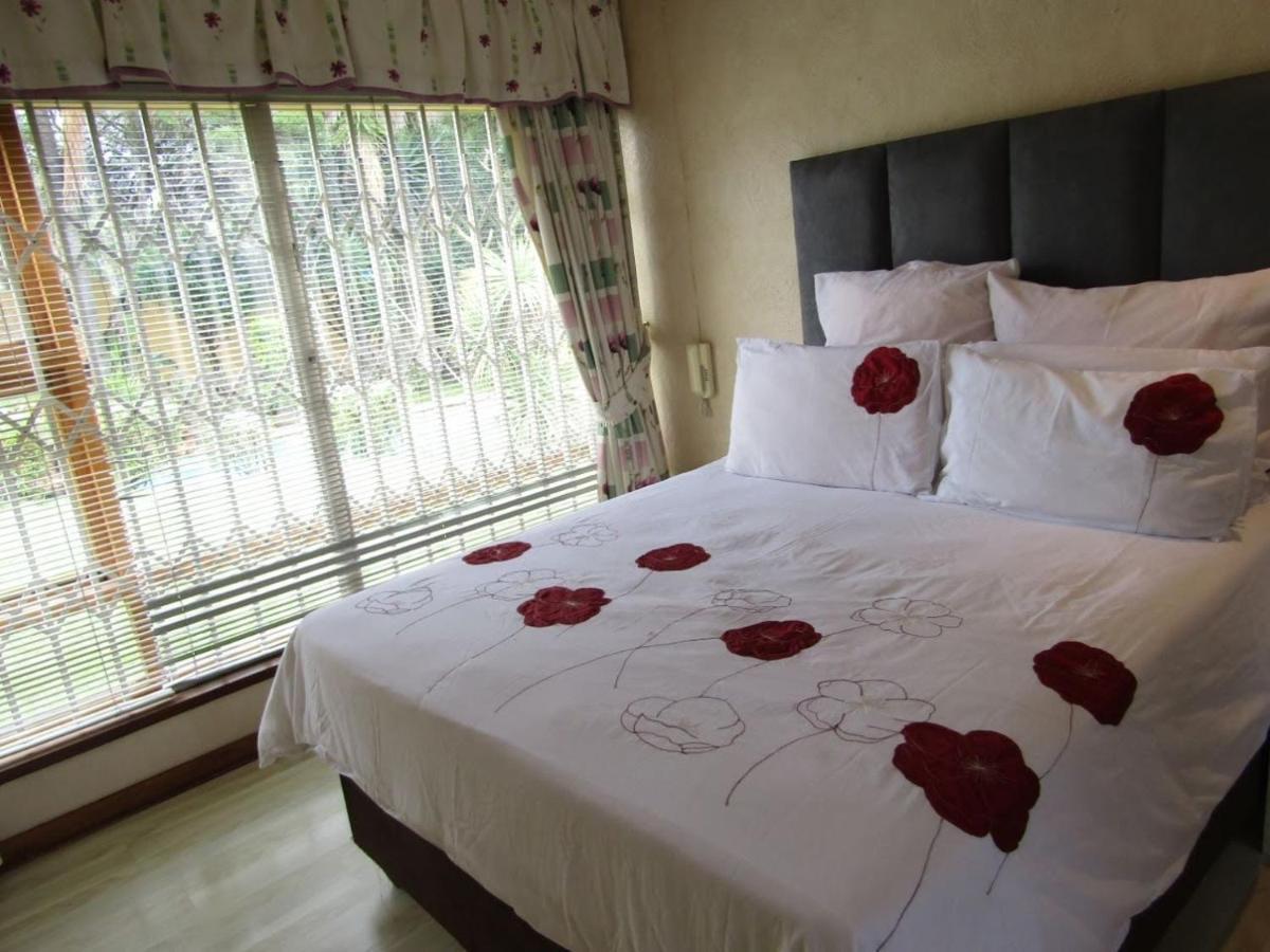 Phomolong Guest House, Westgate, Roodeporte Roodepoort Dış mekan fotoğraf