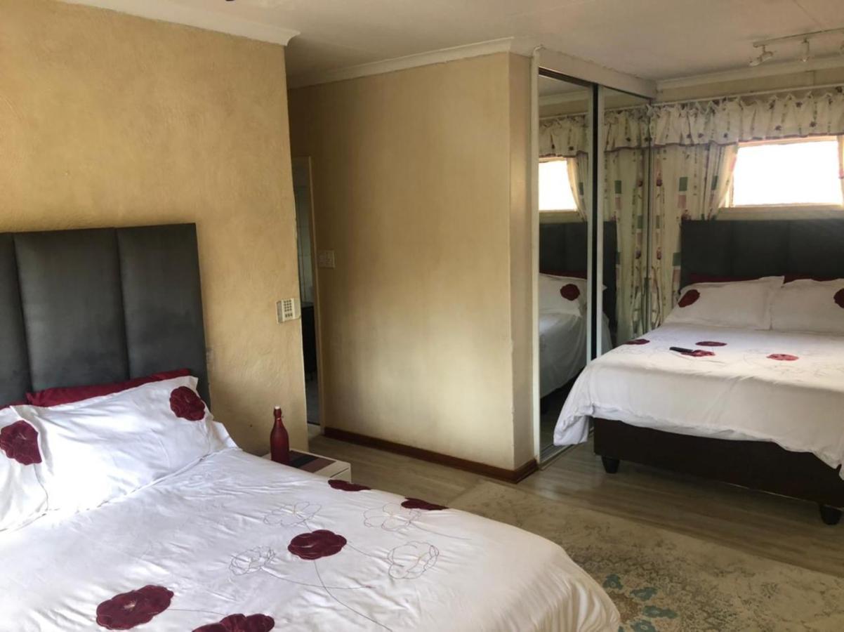 Phomolong Guest House, Westgate, Roodeporte Roodepoort Dış mekan fotoğraf