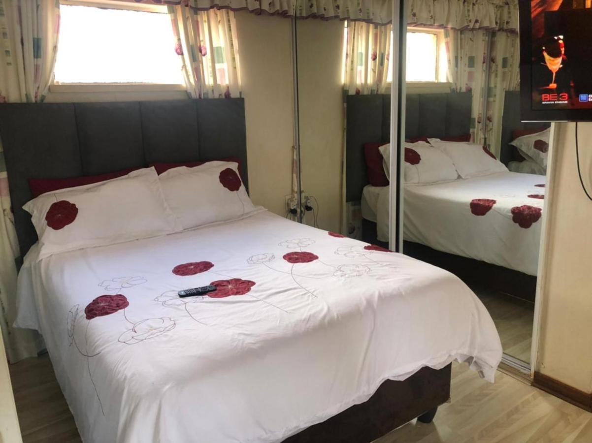 Phomolong Guest House, Westgate, Roodeporte Roodepoort Dış mekan fotoğraf